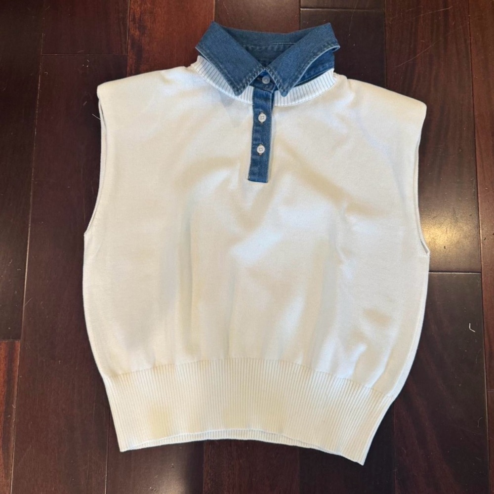 Elan White Sweater with Blue Collar